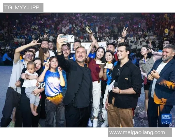 坐车上的足球明星与球迷互动的温馨瞬间与精彩故事